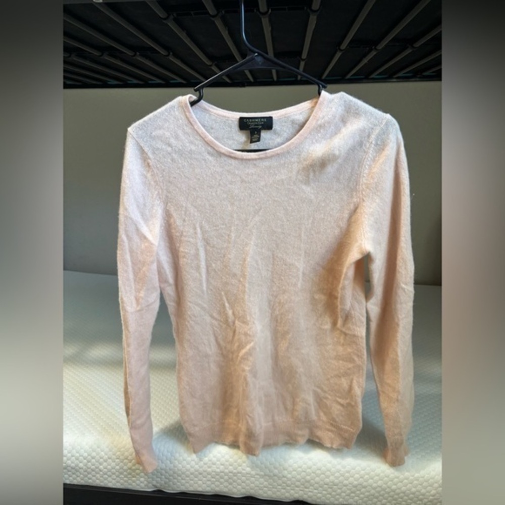 Light Pink Sweater

100% cashmere #23891